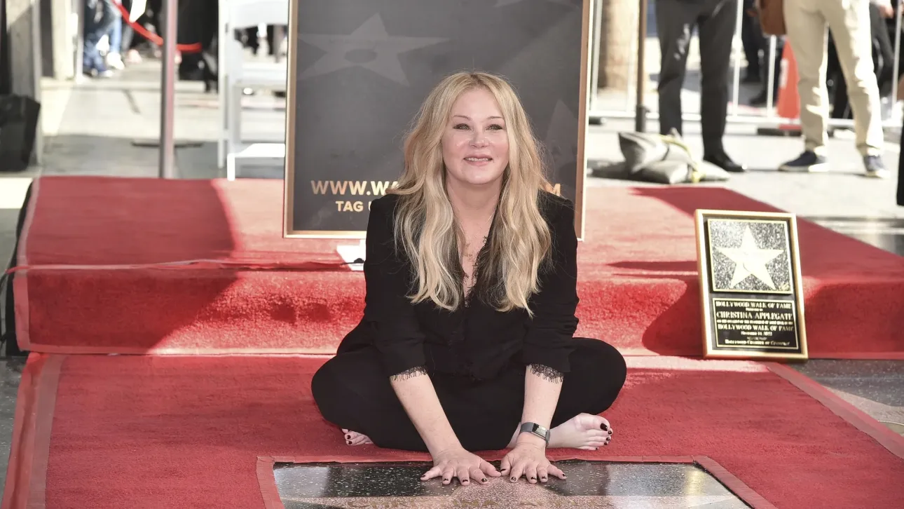 Κριστίνα Άπλγκεϊτ: Στα 19 της υποβλήθηκε σε άμβλωση – Η κακοποιητική σχέση και το βιβλίο για τη ζωή της