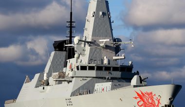 Ο Στάρμερ ανακοίνωσε ότι στέλνει αντιτορπιλικό για την προστασία των βάσεων στην Κύπρο