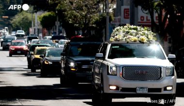 Με χρυσό φέρετρο, φορτηγά γεμάτα λουλούδια και τεθωρακισμένα η κηδεία του «Ελ Μέντσο» στο Μεξικό (φώτο)