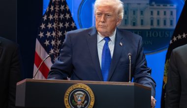 Ντ.Τραμπ: «Διακόπτουμε κάθε εμπορική σχέση με την Ισπανία»