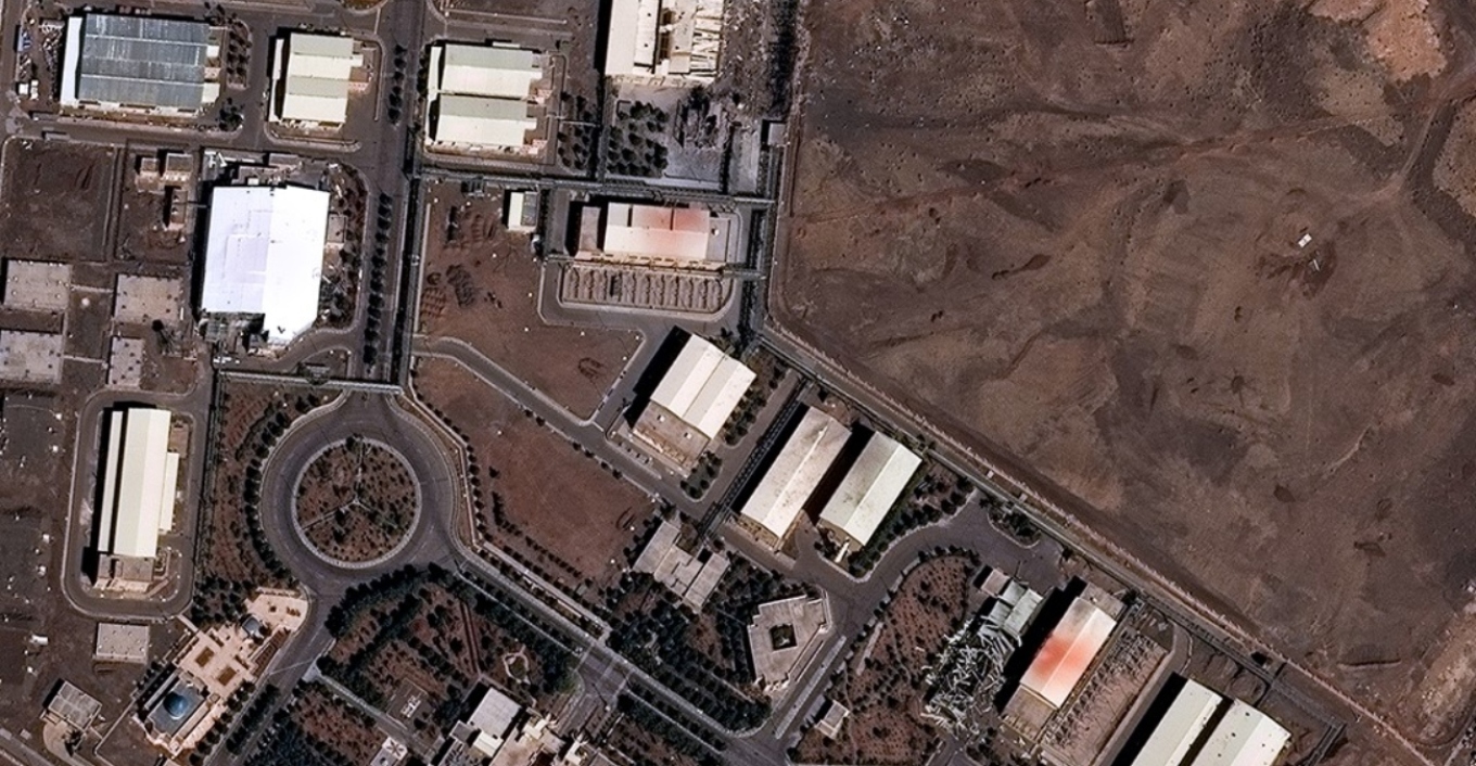 Νέες δορυφορικές εικόνες αποκαλύπτουν σημαντικές ζημιές σε μεγάλο πυρηνικό συγκρότημα του Ιράν (φωτο)