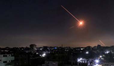 ΥΠΑΜ Σαουδικής Αραβίας: «Αναχαιτίσαμε οκτώ drones κοντά στο Ριάντ και το Αλ-Καρτζ»