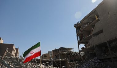 Iράν: Ολοσχερώς καταστράφηκε το κτίριο της Συνέλευσης των Εμπειρογνωμόνων από αεροπορική επιδρομή