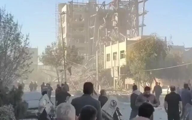 Channel 12: «Δεν βρισκόταν στο κτίριο που κτυπήθηκε στην Κομ το Σώμα που θα διορίσει τον επόμενο ηγέτη του Ιράν»