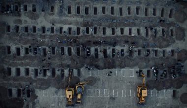 Ιράν: Σκάβουν ομαδικούς τάφους για τις 168 μαθήτριες που σκοτώθηκαν από επίθεση στο σχολείο θηλέων στη Μινάμπ