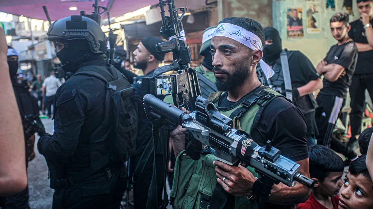 Ντ.Τραμπ: Εξετάζει το ενδεχόμενο υποστήριξης ανταρτικών ομάδων εντός του Ιράν – Προς νέα σφαγή Κούρδων;