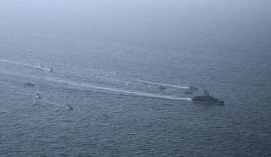 Το ιρανικό πλήρωμα της φρεγάτας που βύθισε αμερικανικό υποβρύχιο παρελαύνει ανύποπτο στην Ινδία (βίντεο)