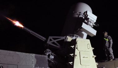 Η στιγμή που το επίγειο Phalanx αναχαιτίζει ιρανικό πύραυλο στην αμερικανική βάση στο Ιράκ (βίντεο)