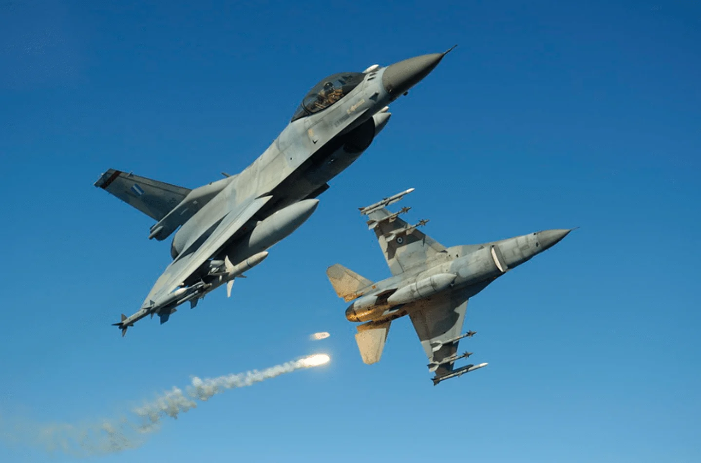 Βίντεο-ντοκουμέντο: Η στιγμή που το ελληνικό F-16 καταρρίπτει το ιρανικό drone νοτιοανατολικά της Κύπρου