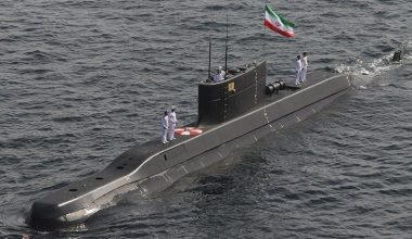 Οι Αμερικανοί βομβάρδισαν και έθεσαν εκτός μάχης το ιρανικό υποβρύχιο IRIS Fateh (920) κλάσης KILO