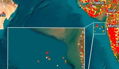 Oι Ιρανοί ισχυρίζονται ότι κτύπησαν με πύραυλο αμερικανικό αντιτορπιλικό δυτικά της Ινδίας!