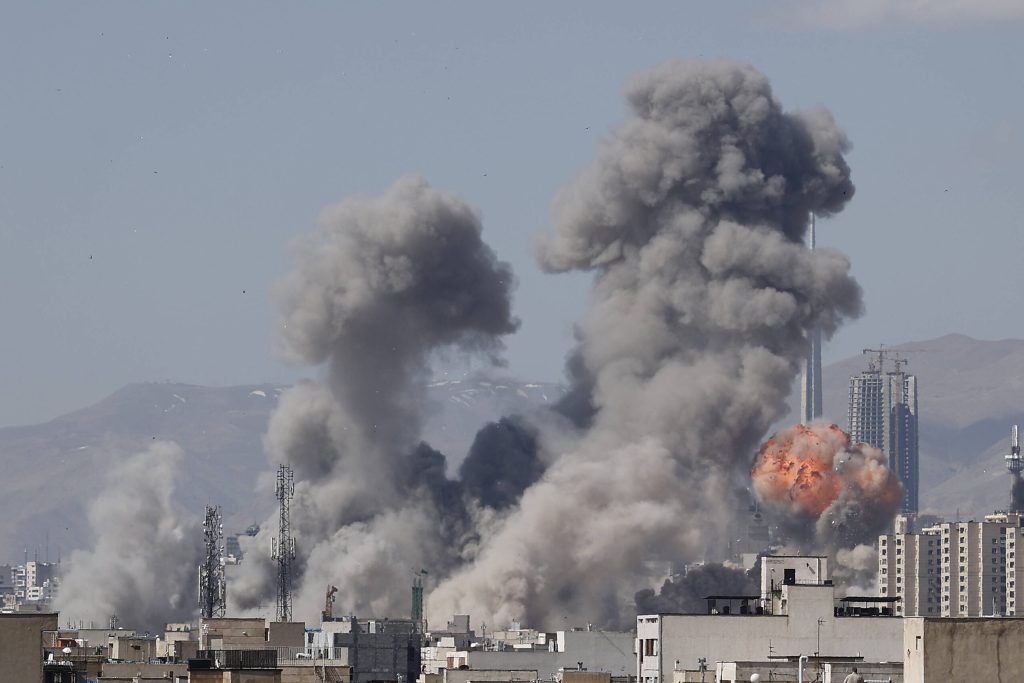 Ισραηλινό σφυροκόπημα στην Τεχεράνη – Ετοιμάζουν να ρίξουν νέα drone στην μάχη οι Ιρανοί (βίντεο)