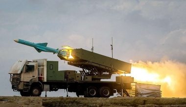 Νέο χτύπημα κατά μεγάλου πλοίου μεταφοράς κοντέινερ στα Στενά του Ορμοζύ από το Ιράν (βίντεο)