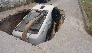 Εντοπίστηκε υπόγεια «λίμνη» στο σημείο όπου το όχημα του Δήμου Ιωαννίνων εξαφανίστηκε από προσώπου γης (φωτο)