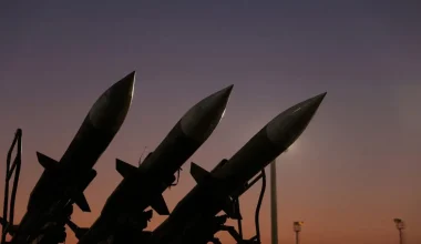 Το Ιράν απειλεί ότι θα στοχεύσει τις πρεσβείες του Ισραήλ σε όλο τον κόσμο