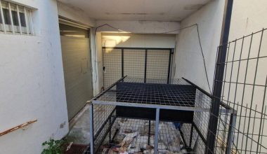 Κύπρος: Ανεπάρκεια στα καταφύγια – Έχουν «καταληφθεί» από πάρκινγκ για ποδήλατα και αποθήκες