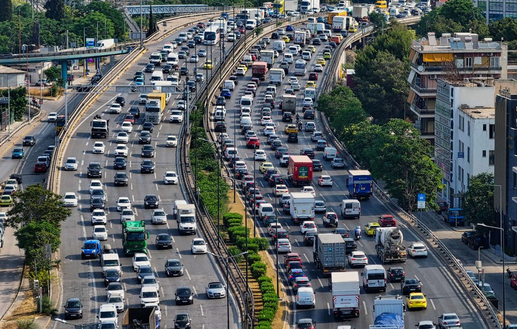 Η ΑΑΔΕ προχωρά σε μαζικές «σαρώσεις» για ανασφάλιστα οχήματα, ΚΤΕΟ και ακινησία – Τι ισχύει με τα πρόστιμα