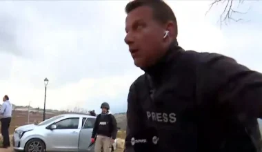 Βίντεο: Η στιγμή που το συνεργείο της ΕΡΤ κινδύνευσε στα σύνορα του Ισραήλ με το Λίβανο – «Πρέπει να φύγουμε»