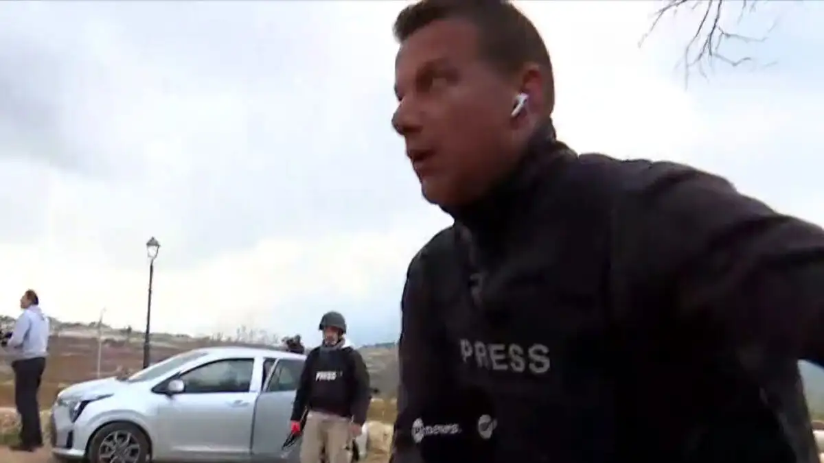 Βίντεο: Η στιγμή που το συνεργείο της ΕΡΤ κινδύνευσε στα σύνορα του Ισραήλ με το Λίβανο – «Πρέπει να φύγουμε»