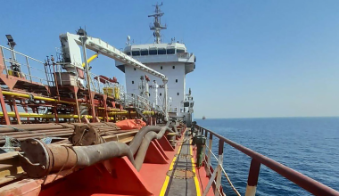 ΗΑΕ: Βλήμα κτύπησε τάνκερ που βρισκόταν 10 ναυτικά μίλια ανατολικά της Φουτζάιρα