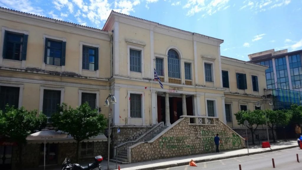 Λαμία: Στον πατέρα η επιμέλεια του 10χρονου παιδιού με αυτισμό που εγκαταλείφθηκε από τη μητέρα του στα δικαστήρια