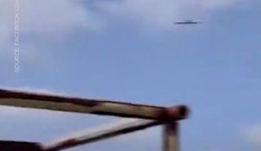 Πύραυλοι Tomahawks πετούν πάνω από εμπορικό πλοίο στη Μέση Ανατολή (βίντεο)