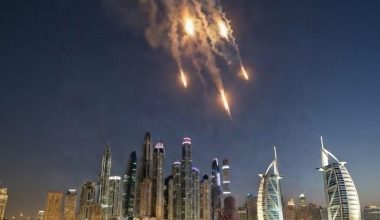 «Κιμ πάτα το κουμπί»: Πελάτες στο Ντουμπάι θέλουν σεξ στο μπαλκόνι με θέα τους βομβαρδισμούς!