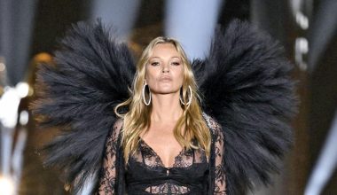 Η ενόχληση της Κέιτ Μος στην Εβδομάδα Μόδας στο Παρίσι – «Σε παρακαλώ, μην με αγγίζεις!» (βίντεο)