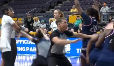 Άγριο ξύλο σε αγώνα μπάσκετ γυναικών στις ΗΠΑ: Η στιγμή που διαιτητής πέφτει αναίσθητη! (βίντεο)