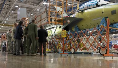 Ντ.Τραμπ: Ανακοίνωσε τον τετραπλασιασμό της παραγωγής πυρομαχικών για την Αεροπορία