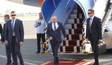 Επικοινωνία Πούτιν με Πεζεσκιάν: Ο Ρώσος πρόεδρος εξέφρασε τα συλλυπητήριά  του για τον Χαμενεΐ