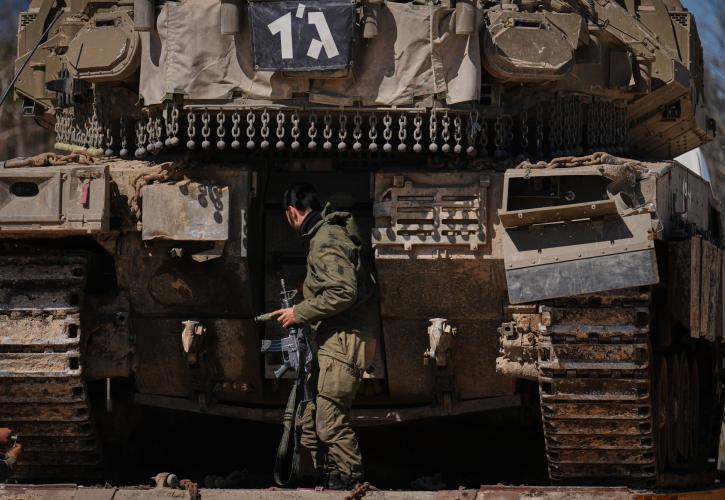 Το Αζερμπαϊτζάν στέλνει οπλισμό και άρματα μάχης στα σύνορα με το Ιράν (βίντεο)