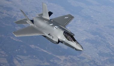 Αμερικανικά μαχητικά βομβάρδισαν υπόγεια βάση πυραύλων των Ιρανών: Δείτε βίντεο