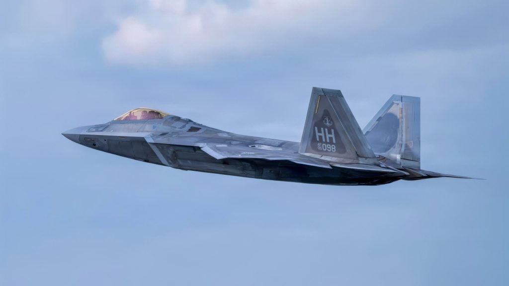 Αμερικανός πιλότος stealth F-22 είχε αφήσει ανοικτό τον αναμεταδότη και «πρόδωσε» το αεροσκάφος!