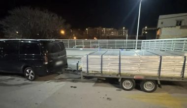 Βούλγαρος είχε πλουτίσει πουλώντας λαθραία τσιγάρα: Εντοπίστηκαν 720.000 πακέτα μέσα σε τρέιλερ (βίντεο)