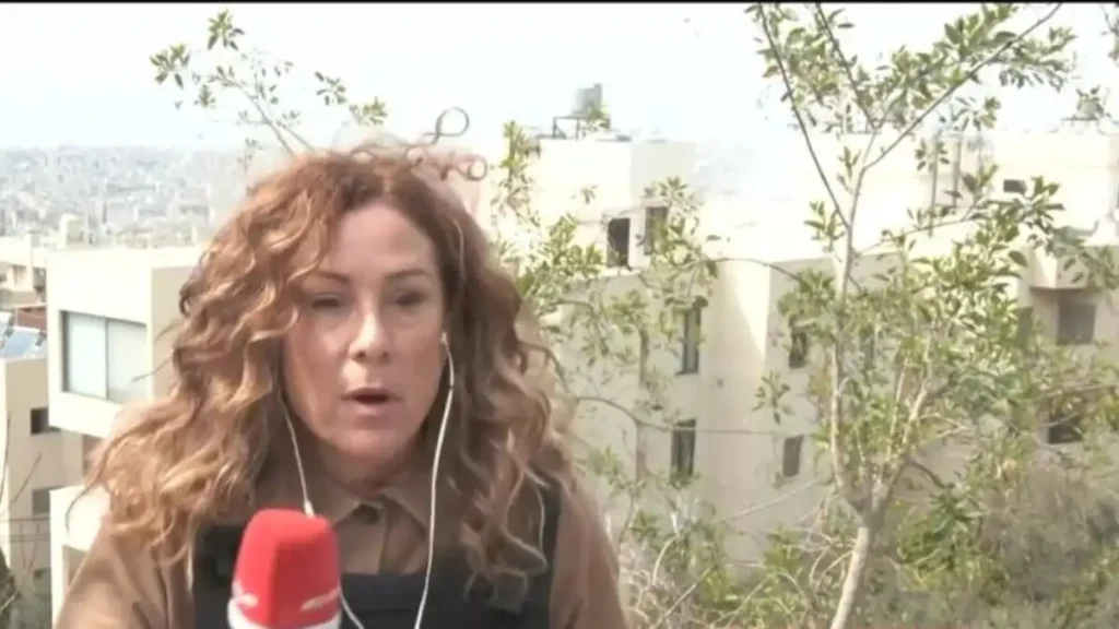 Η στιγμή που βόμβα έπεσε κοντά στο συνεργείο του MEGA στο Λίβανο (σοκαριστικό βίντεο)