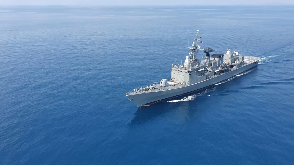 Σρι Λάνκα: H στιγμή που οι Αρχές διασώζουν μέλη του πληρώματος του ιρανικού πλοίου μετά το αμερικανικό πλήγμα