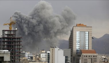 Βίντεο: Μεγάλη έκρηξη στο κέντρο της Τεχεράνης – Οι Ισραηλινοί έπληξαν τα κεντρικά της αστυνομίας