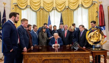 Ο Ν.Τραμπ έφερε πάστορες στο Οβάλ Γραφείο για να προσευχηθούν υπέρ της αμερικανικής επιχείρησης στο Ιράν (βίντεο)