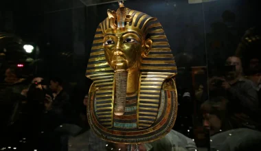 Τουταγχαμών: Η ιστορική στιγμή που άνοιξε η σαρκοφάγος του και «πάγωσε» ο κόσμος