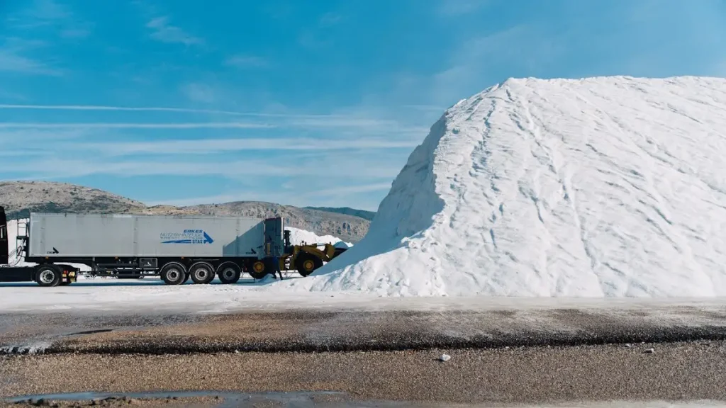 Η χώρα το μόνο που μπορεί να παρουσιάσει ως «επένδυση» είναι το «ξεπούλημα» των περιουσιακών στοιχείων