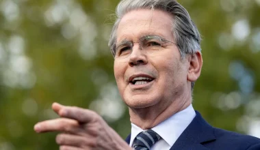 Αστειότητες από τον Αμερικανό ΥΠΟΙΚ: «Δίνει… άδεια 30 μέρες στην Ινδία για να  αγοράζει ρωσικό πετρέλαιο»