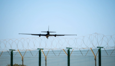 ΥΠΑΜ Βρετανίας: «Οι ΗΠΑ χρησιμοποιούν βρετανικές βάσεις για συγκεκριμένες αμυντικές επιχειρήσεις»