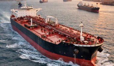 Το Ιράν έπληξε τάνκερ στα Στενά του Ορμούζ