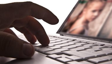 Συνελήφθη 82χρονος στην Αχαΐα για παιδική πορνογραφία: Είχε ακατάλληλα βίντεο ακόμη και από τα εγγόνια του!