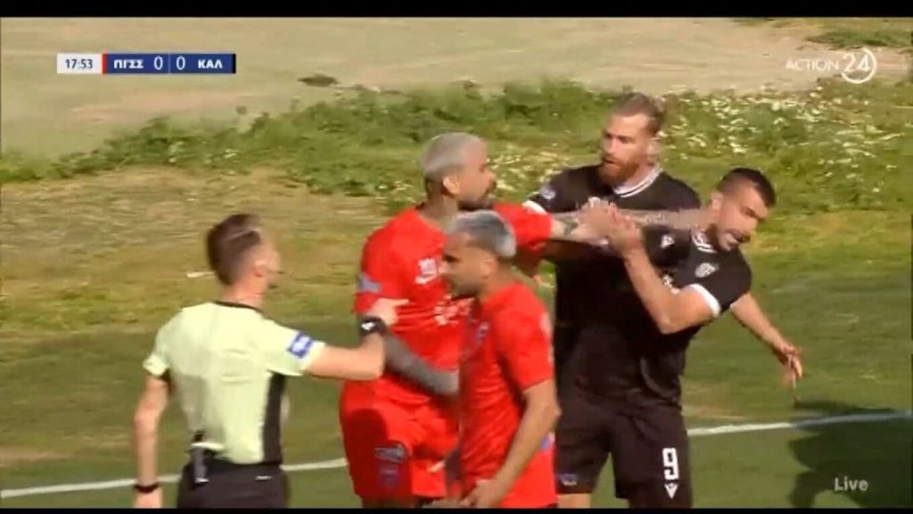 «Άναψαν» τα αίματα στο Πανιώνιος – Καλαμάτα: Ο Κολοβός χτύπησε αντίπαλό του και είδε την κόκκινη κάρτα (βίντεο)