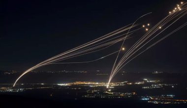 Νέο κύμα ισραηλινών βομβαρδισμών στο Ιράν: Κτυπήθηκε διυλιστήριο πετρελαίου στη Τεχεράνη (βίντεο)