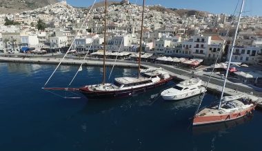 Σύρος: Φωτιά σε τρία σκάφη σε νεωλκείο της χερσαίας ζώνης του λιμανιού