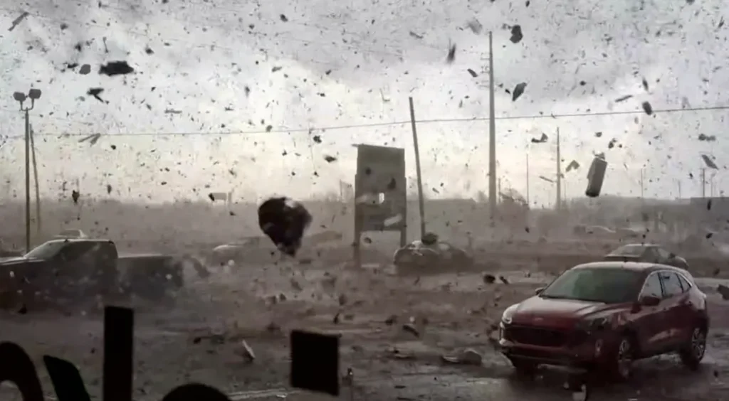 Στο έλεος των ανεμοστρόβιλων το Μίσιγκαν: Εικόνες που «κόβουν» την ανάσα από το καιρικό φαινόμενο – Δείτε βίντεο