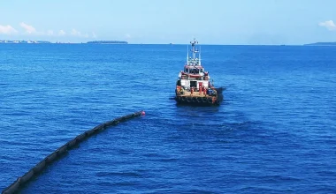 Διεθνή Ύδατα: Τουρκικό πολεμικό πλοίο επενέβη μέσω ασυρμάτου σε σκάφος που πόντιζε καλώδια κοντά στην Αμοργό